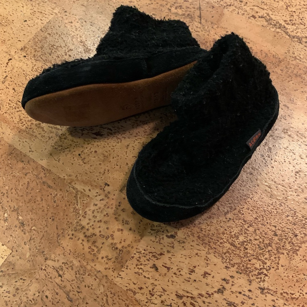 Kids 12-13 Acorn fleece slippers